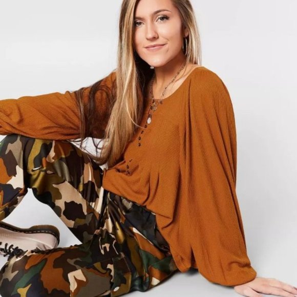 FREE PEOPLE GINGER DEVIN AUTUMN PEARL BISHOP SLEEVE HENLEY KNIT TOP XS NWT - Picture 14 of 14